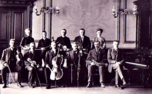 Kuopion kaupunginorkesterin historiaa Hausorkesteri vuonna 1910.