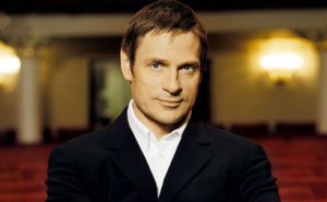Sir Simon Keenlyside.
